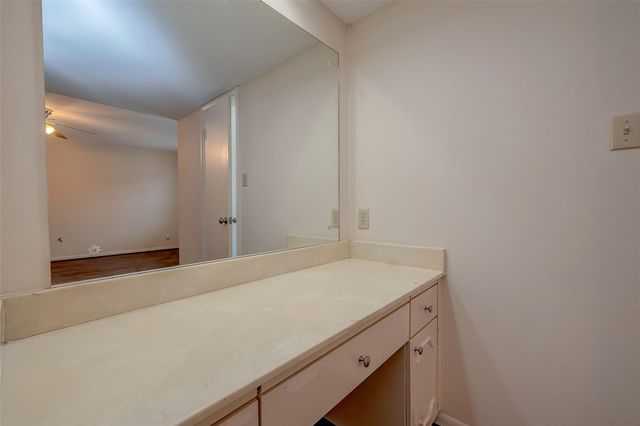 2047 Winrock Boulevard 61, Houston, TX 77057