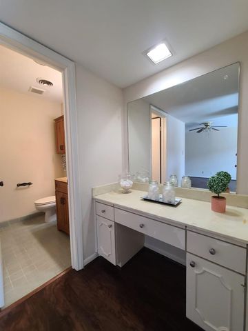 2047 Winrock Boulevard 61, Houston, TX 77057