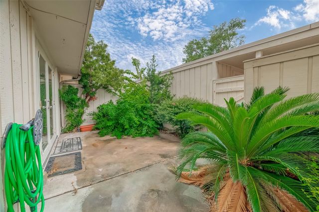 2047 Winrock Boulevard 61, Houston, TX 77057