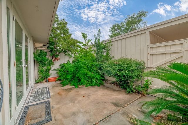 2047 Winrock Boulevard 61, Houston, TX 77057