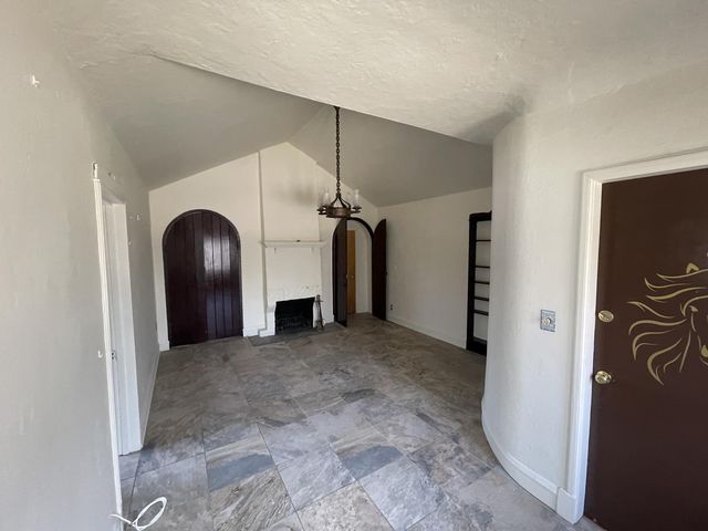 1155 Saint Johns Avenue E, Highland Park, IL 60035
