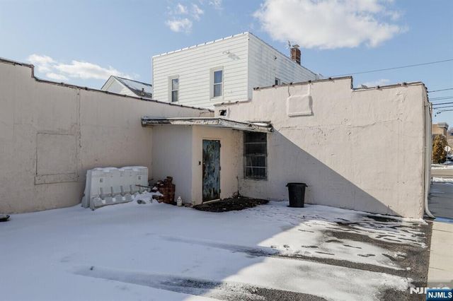 25 East Place, Lodi, NJ 07644