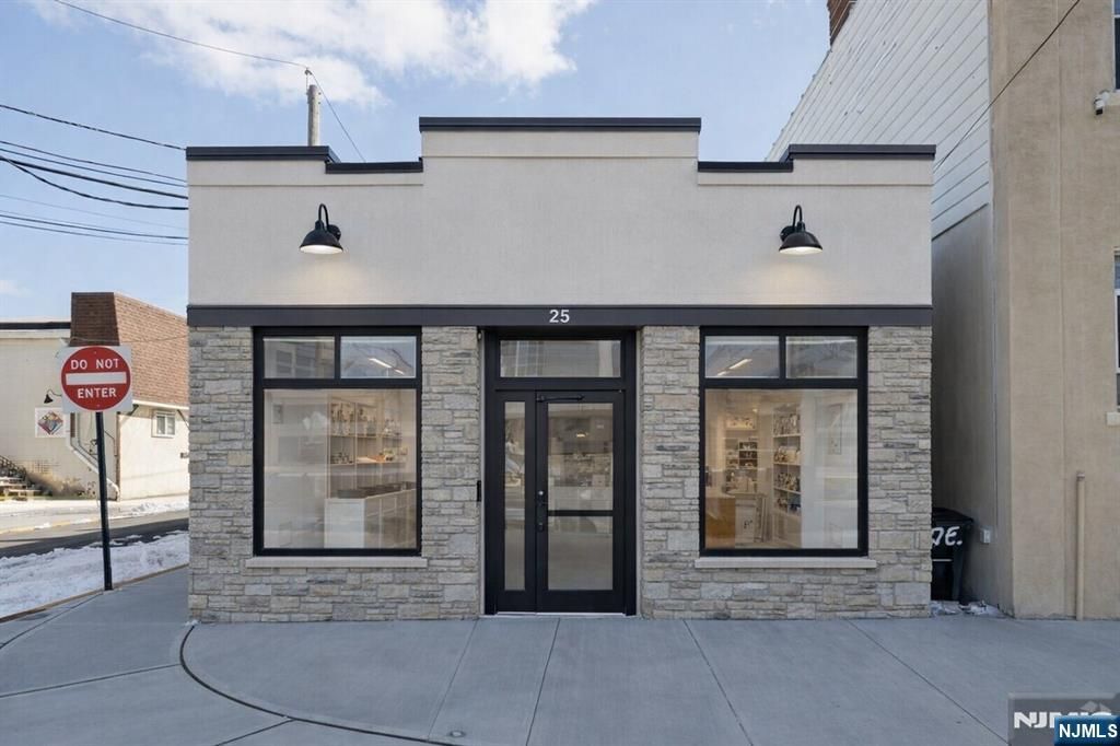 25 East Place, Lodi, NJ 07644