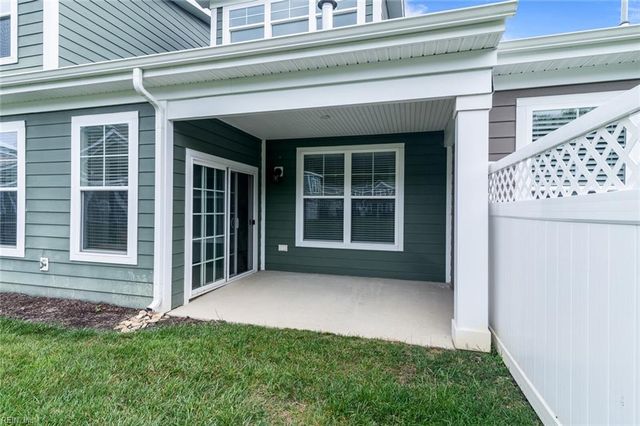 214 Retreat DR, Suffolk, VA 23435