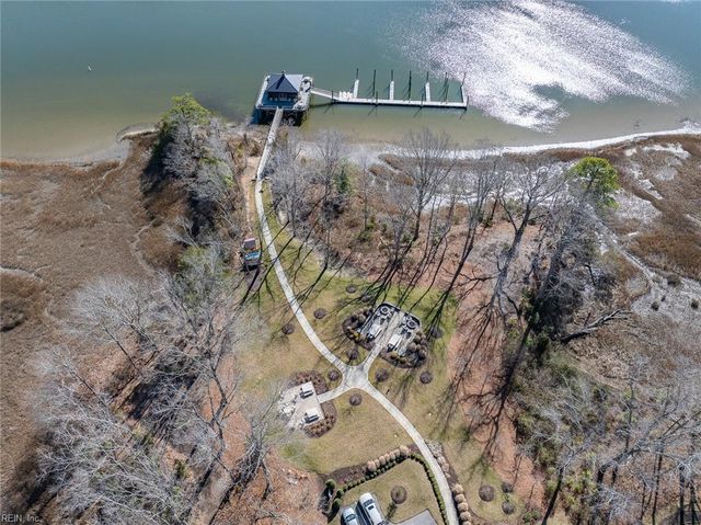 214 Retreat DR, Suffolk, VA 23435