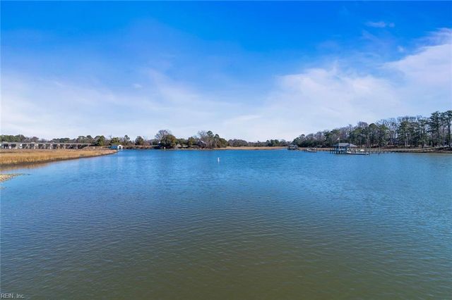 214 Retreat DR, Suffolk, VA 23435