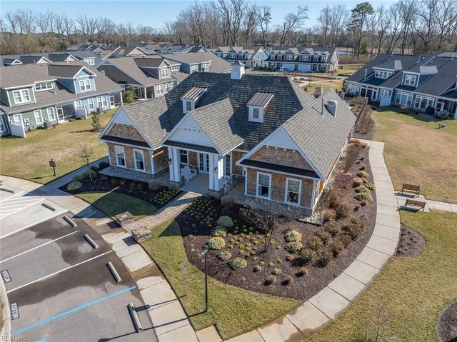 214 Retreat DR, Suffolk, VA 23435