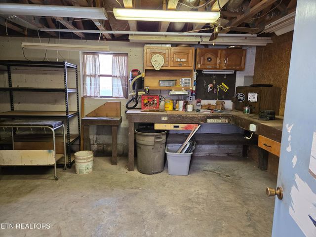 200 Sunset Lane, Harriman, TN 37748