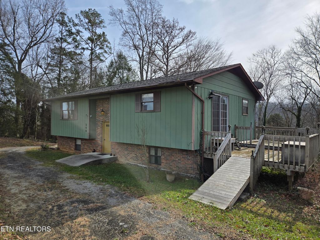 200 Sunset Lane, Harriman, TN 37748