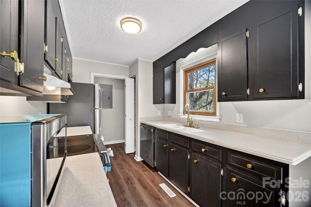 1919 Oak Hollow Road, Gastonia, NC 28054