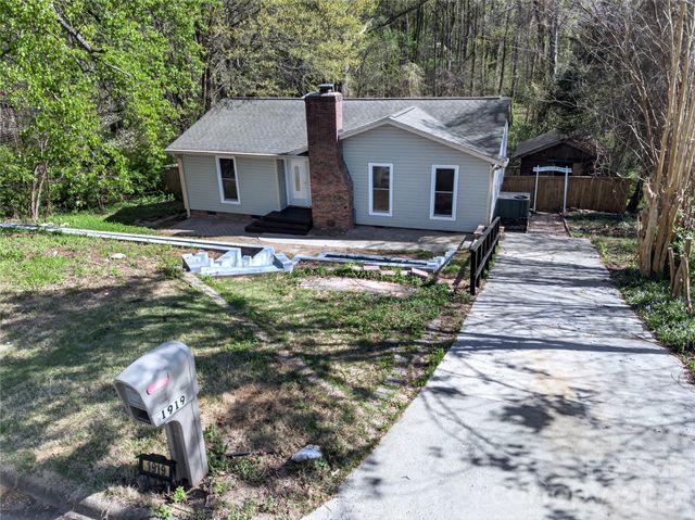 1919 Oak Hollow Road, Gastonia, NC 28054