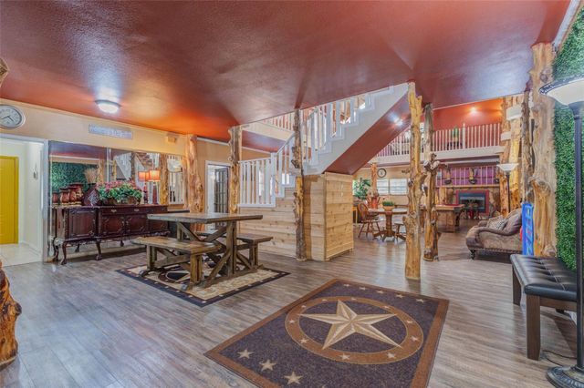 511 Chateau Woods Parkway Drive, Conroe, TX 77385