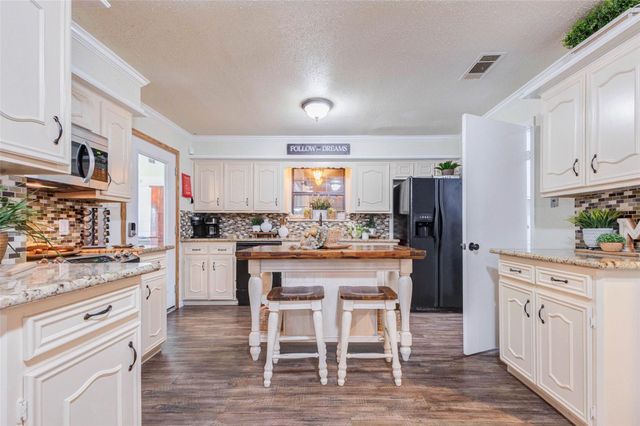 511 Chateau Woods Parkway Drive, Conroe, TX 77385