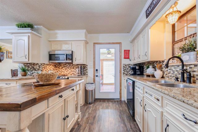 511 Chateau Woods Parkway Drive, Conroe, TX 77385