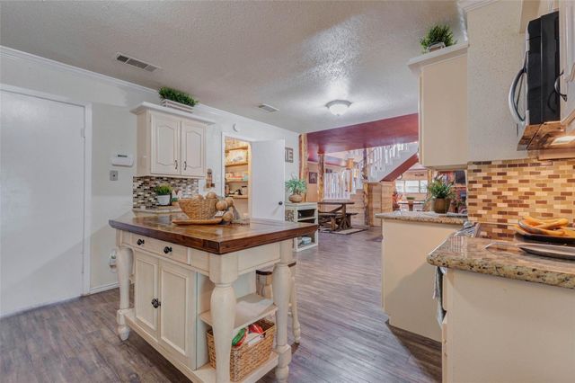 511 Chateau Woods Parkway Drive, Conroe, TX 77385