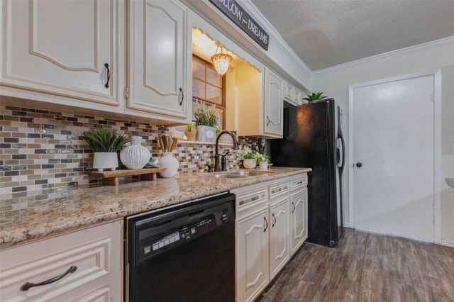 511 Chateau Woods Parkway Drive, Conroe, TX 77385