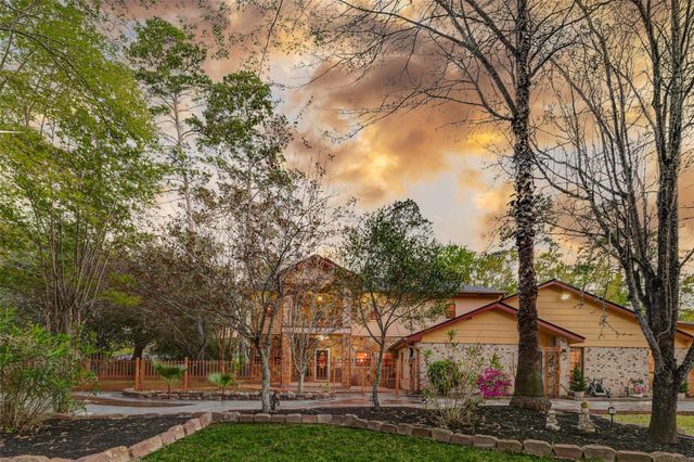 511 Chateau Woods Parkway Drive, Conroe, TX 77385