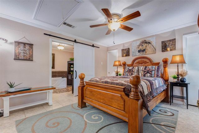 511 Chateau Woods Parkway Drive, Conroe, TX 77385