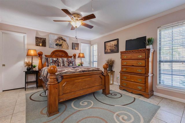 511 Chateau Woods Parkway Drive, Conroe, TX 77385