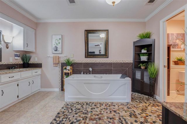 511 Chateau Woods Parkway Drive, Conroe, TX 77385