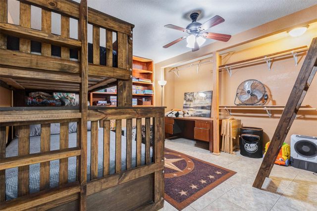 511 Chateau Woods Parkway Drive, Conroe, TX 77385