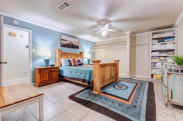 511 Chateau Woods Parkway Drive, Conroe, TX 77385