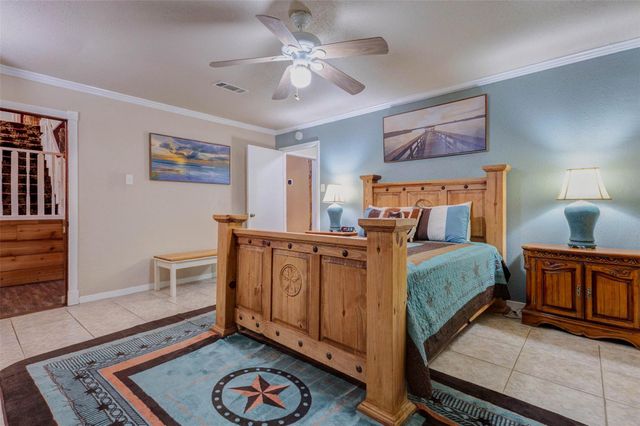 511 Chateau Woods Parkway Drive, Conroe, TX 77385