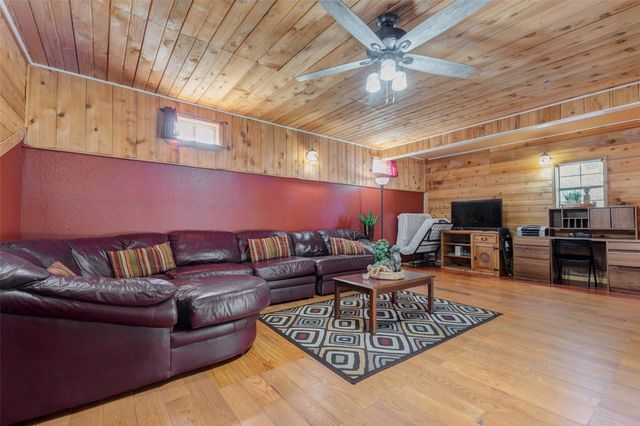 511 Chateau Woods Parkway Drive, Conroe, TX 77385