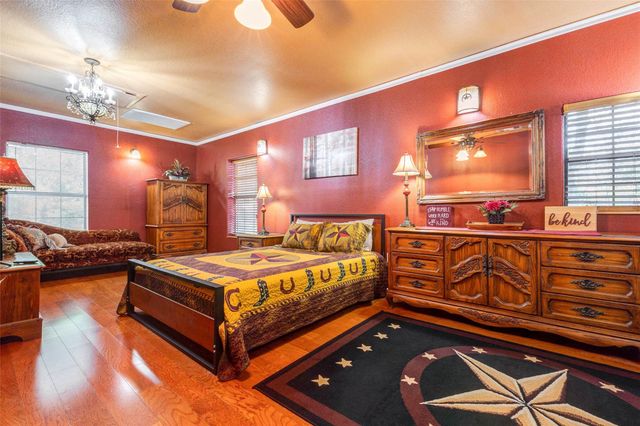 511 Chateau Woods Parkway Drive, Conroe, TX 77385