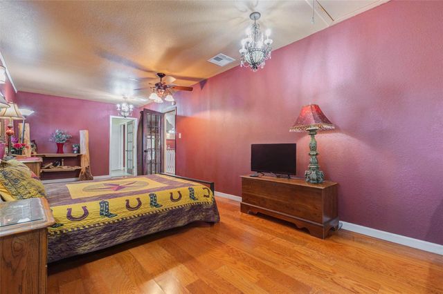 511 Chateau Woods Parkway Drive, Conroe, TX 77385