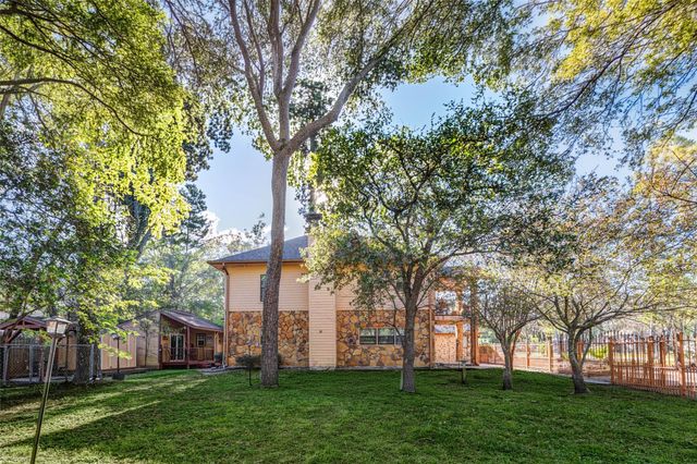 511 Chateau Woods Parkway Drive, Conroe, TX 77385