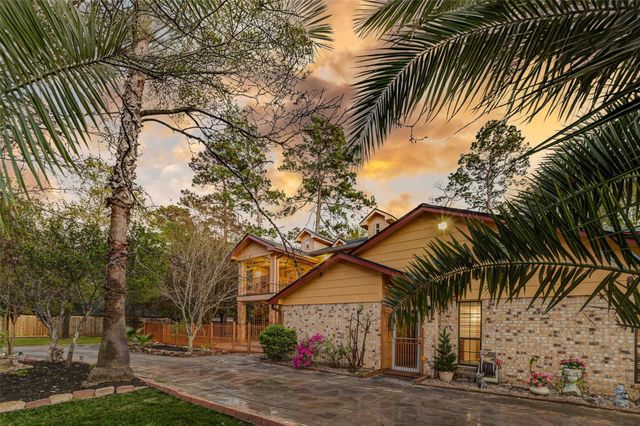 511 Chateau Woods Parkway Drive, Conroe, TX 77385