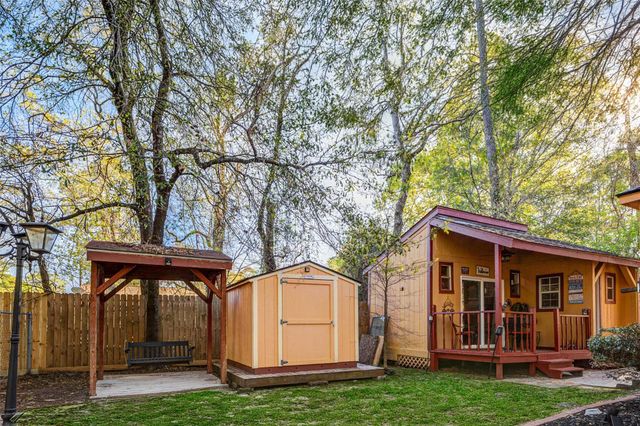 511 Chateau Woods Parkway Drive, Conroe, TX 77385