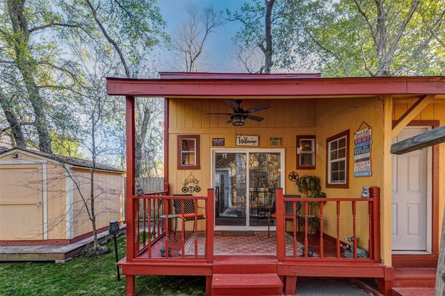 511 Chateau Woods Parkway Drive, Conroe, TX 77385