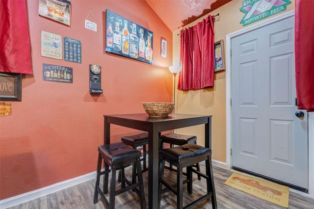 511 Chateau Woods Parkway Drive, Conroe, TX 77385