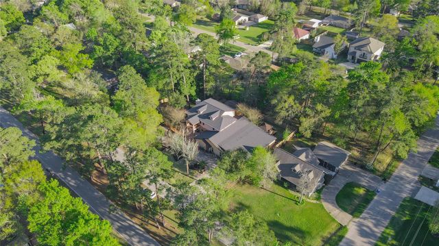 511 Chateau Woods Parkway Drive, Conroe, TX 77385