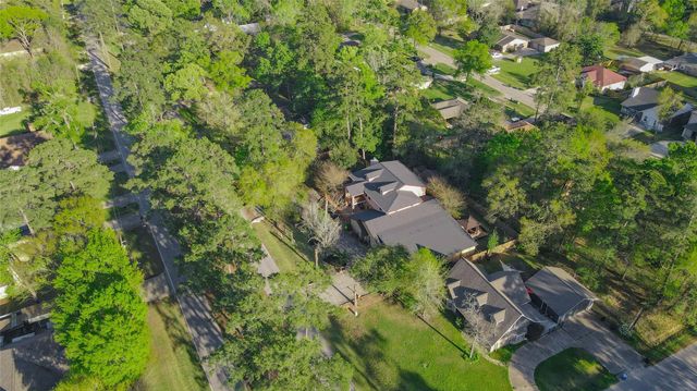 511 Chateau Woods Parkway Drive, Conroe, TX 77385