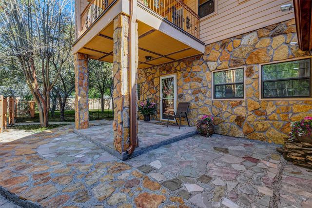 511 Chateau Woods Parkway Drive, Conroe, TX 77385