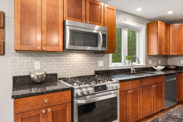 92 Ridgecrest Drive, Greenland, NH 03840