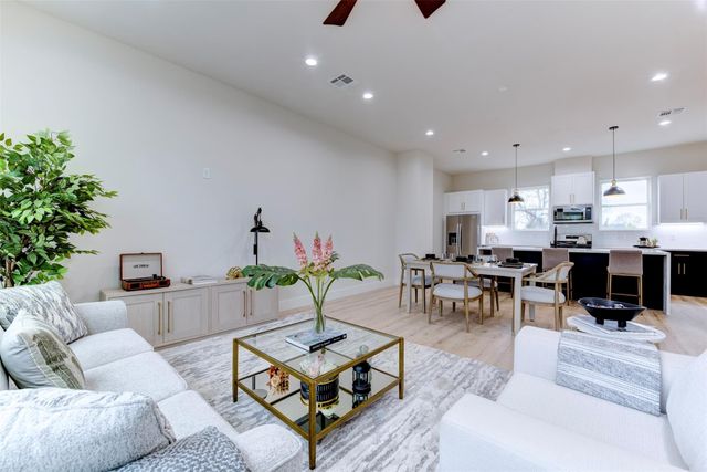 1304 Evelyn Street, Houston, TX 77009