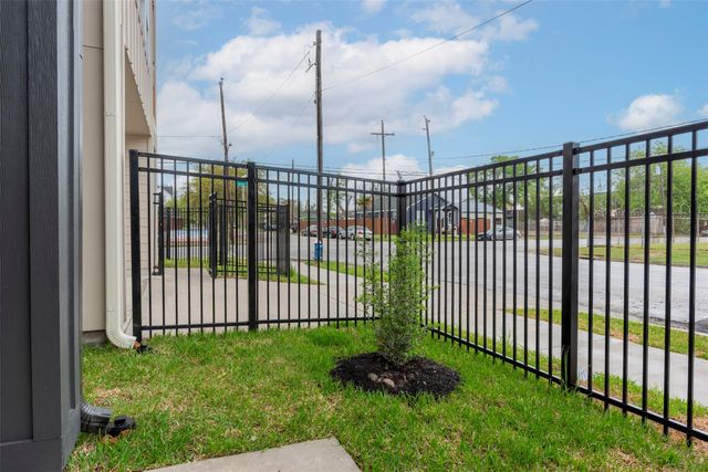 1304 Evelyn Street, Houston, TX 77009