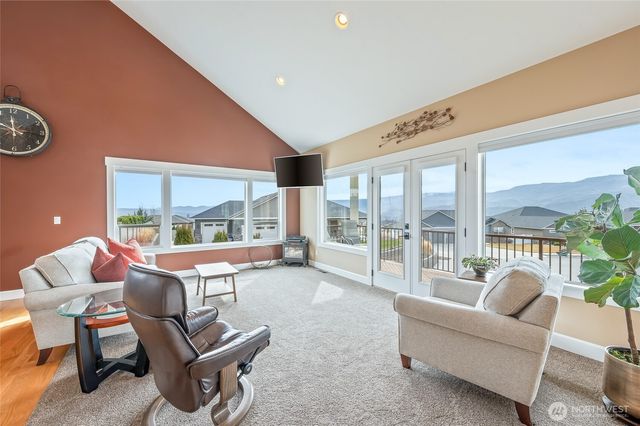 852 Sage Crest Drive, Wenatchee, WA 98801