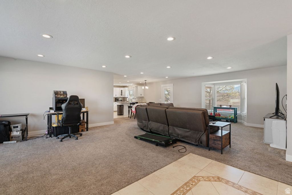 Image 11 of property listing at 10261 S 3200 W, South Jordan, UT 84095