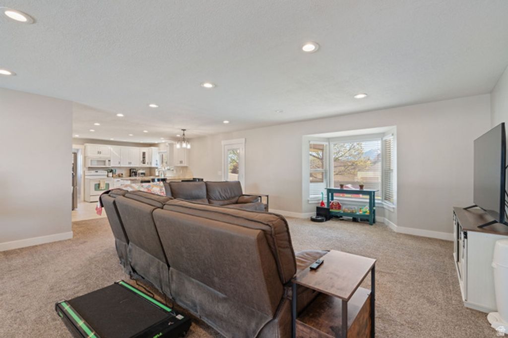 Image 12 of property listing at 10261 S 3200 W, South Jordan, UT 84095