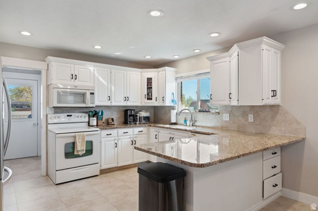 Image 15 of property listing at 10261 S 3200 W, South Jordan, UT 84095