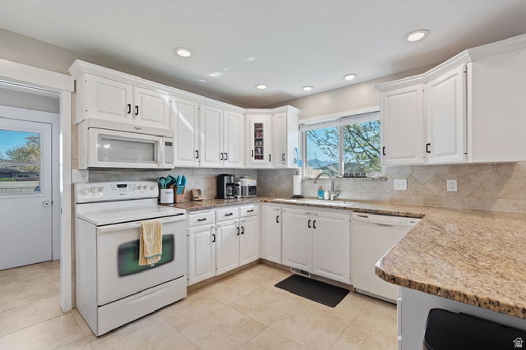 Image 16 of property listing at 10261 S 3200 W, South Jordan, UT 84095