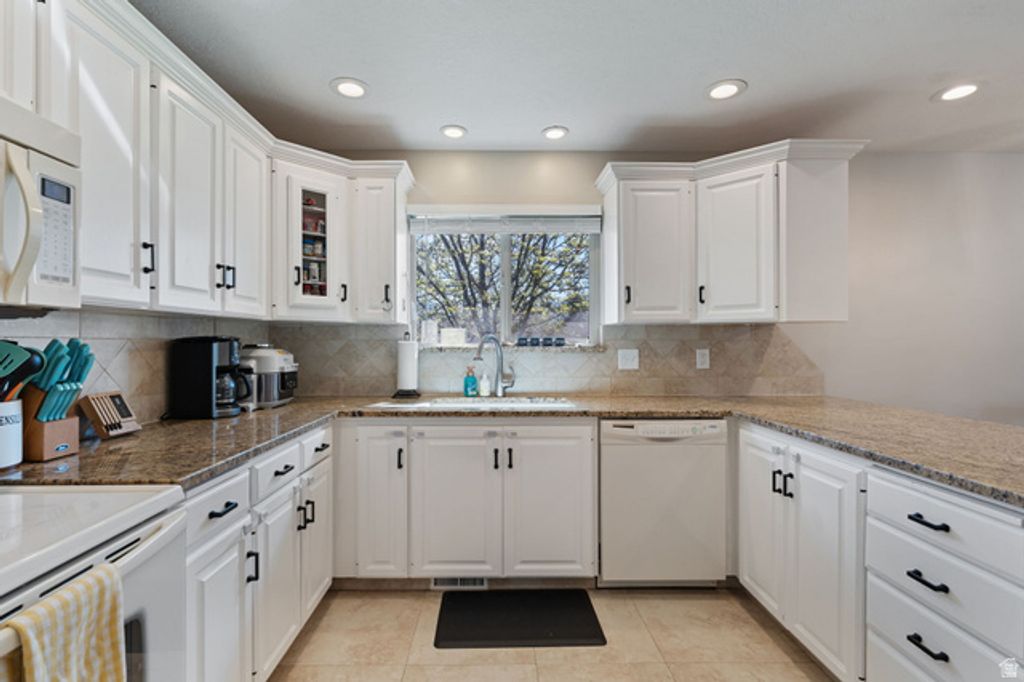 Image 17 of property listing at 10261 S 3200 W, South Jordan, UT 84095