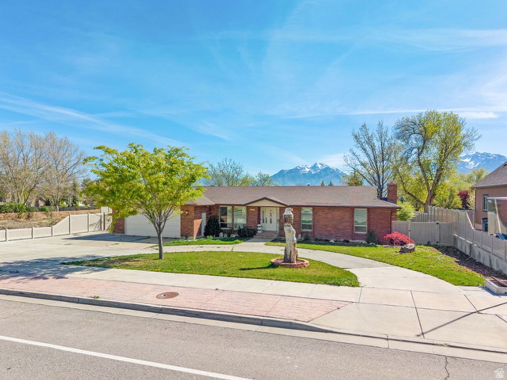 Image 3 of property listing at 10261 S 3200 W, South Jordan, UT 84095