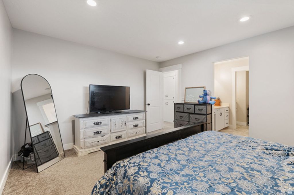 Image 21 of property listing at 10261 S 3200 W, South Jordan, UT 84095