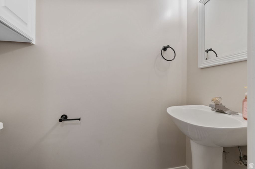 Image 30 of property listing at 10261 S 3200 W, South Jordan, UT 84095